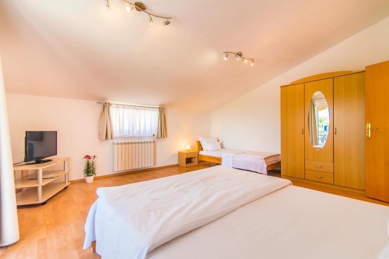 Apartment Anakatarina Porec Esterno foto