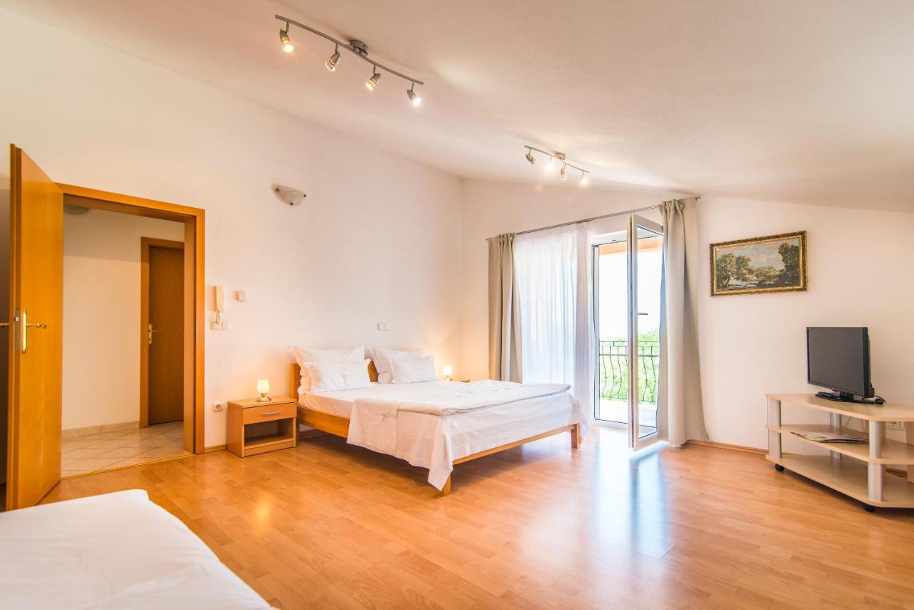 Apartment Anakatarina Porec Esterno foto