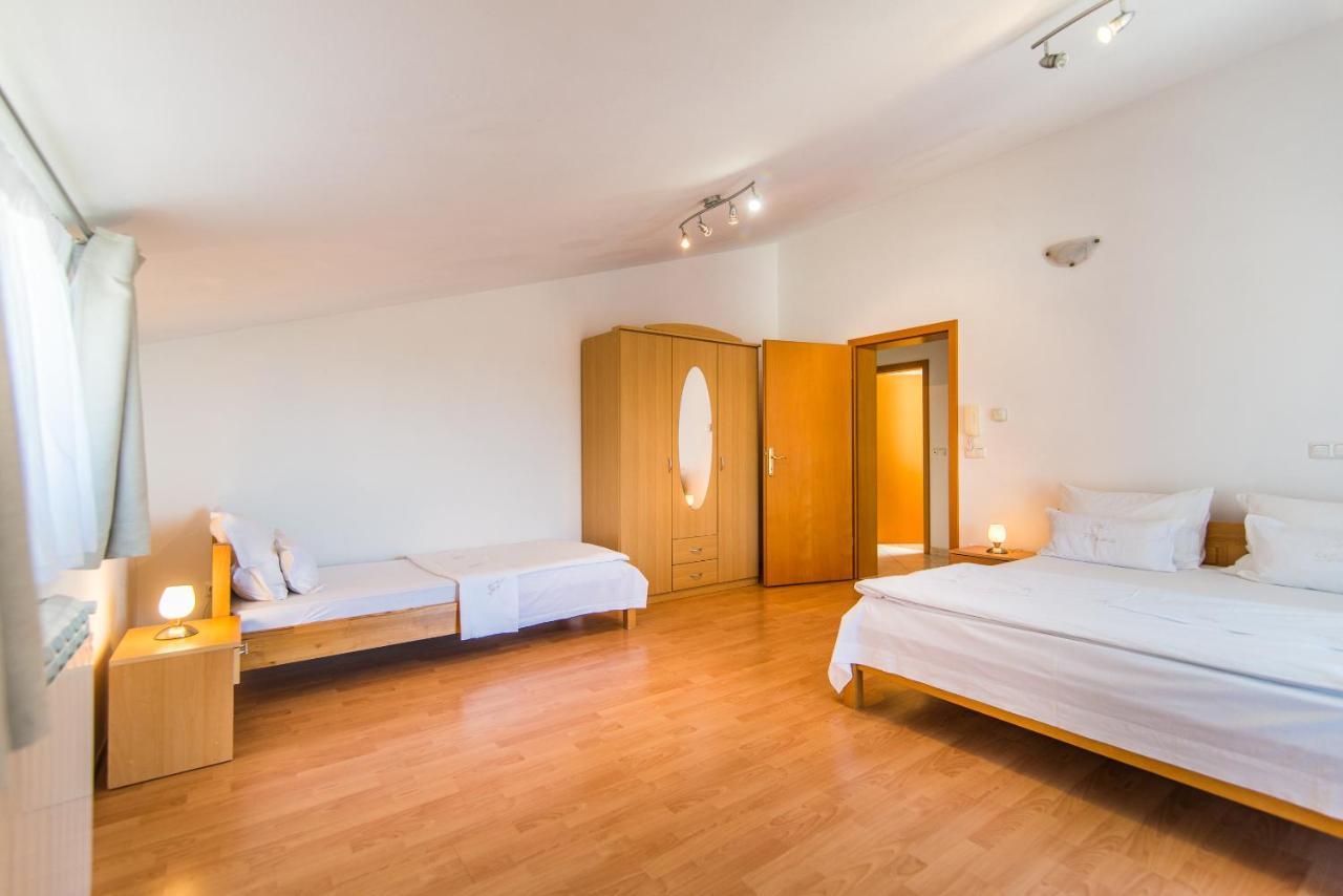 Apartment Anakatarina Porec Esterno foto